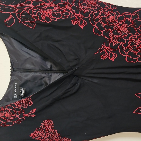 Jones New York Black Maxi Dress with Red Floral Pattern - Picture 2 of 9